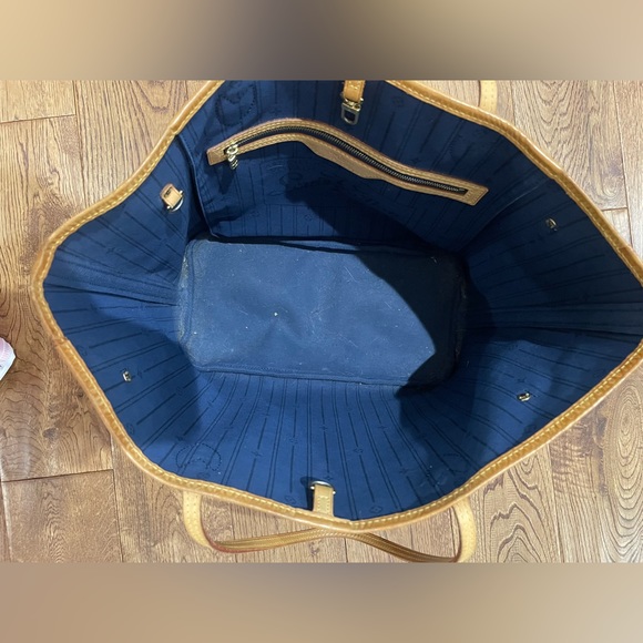 Louis Vuitton Neverfull monogrammed bag navy inside - Picture 3 of 8